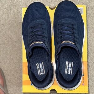 Skechers Women’s Navy Hands Free Slip-Ins Athletic Sneakers 8.5